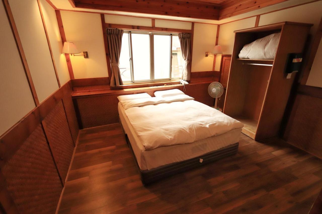 Fenchihu Hotel Bagian luar foto