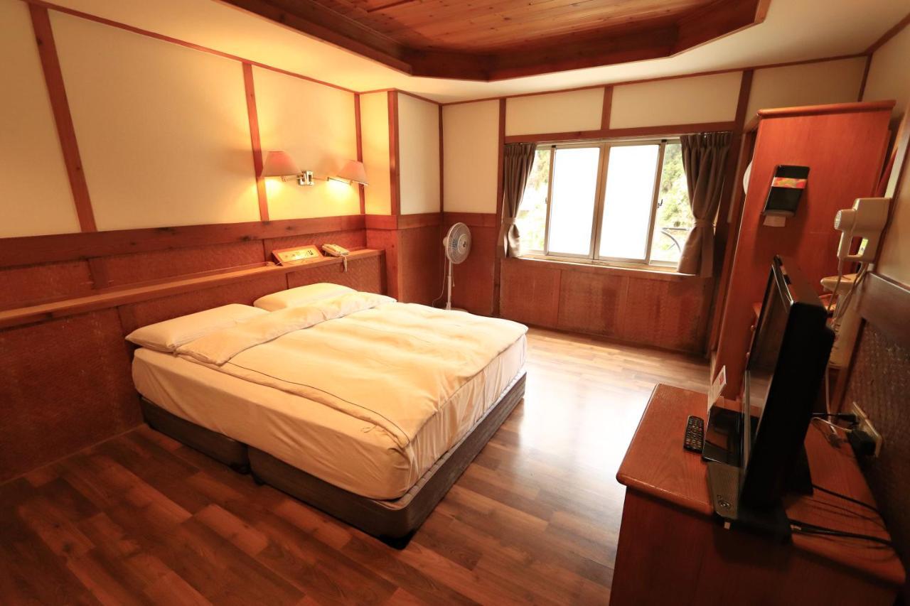 Fenchihu Hotel Bagian luar foto